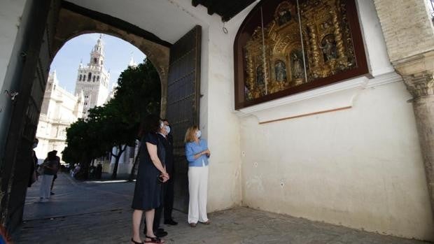 Patrimonio Nacional restaura el retablo del Patio de Banderas y el del apeadero del Alcázar de Sevilla