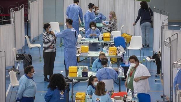 El número de pacientes Covid en Sevilla cae por debajo de 200, algo que no ocurría desde el 31 de marzo