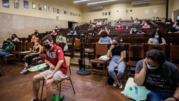 Sube en tres puntos el porcentaje de aprobados en la Selectividad en la Universidad de Sevilla