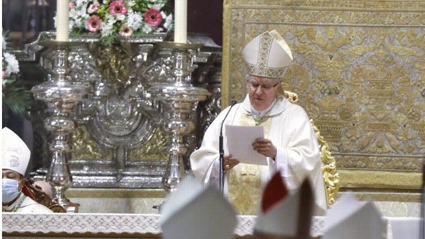 Monseñor Saiz recibe este martes en Roma el palio arzobispal bendecido por el Papa Francisco