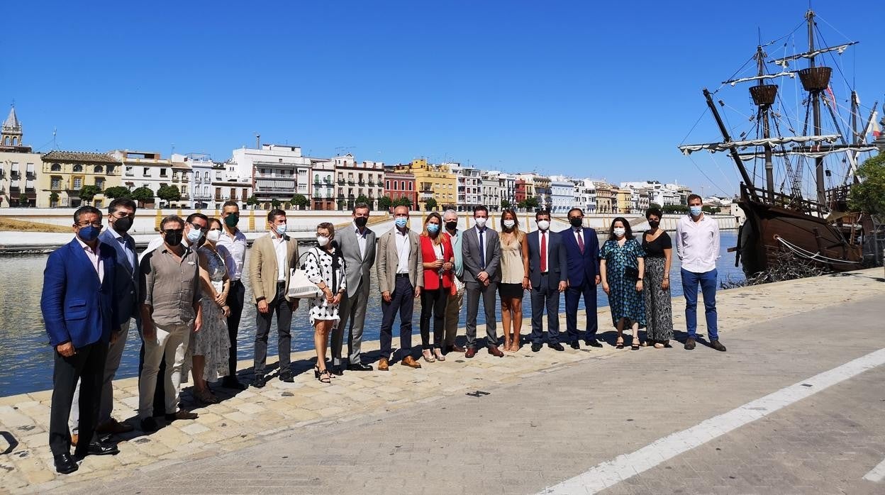 Fotografía de familia de la reunión celebrada este lunes