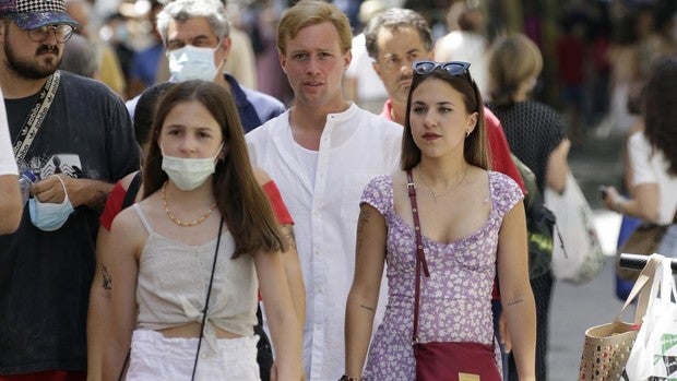 Un 40 por ciento de los contagios de Covid en Sevilla se producen entre los 15 y los 29 años