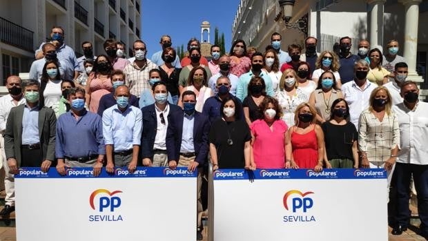 El PP de Sevilla acusa a Juan Espadas de compartir el mismo «antimunicipalismo» de Pedro Sánchez