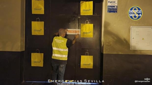 Un establecimiento de Sevilla precintado por vender lotes de telebotellón a domicilio