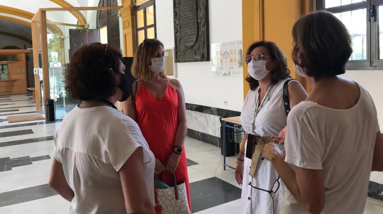 La delegada de Educación, María José Eslava, en el Conservatorio de Danza