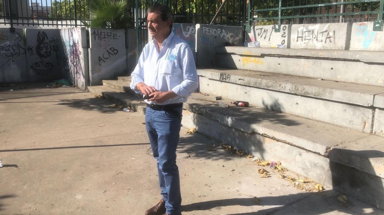 Ignacio Flores durante una visita a la zona