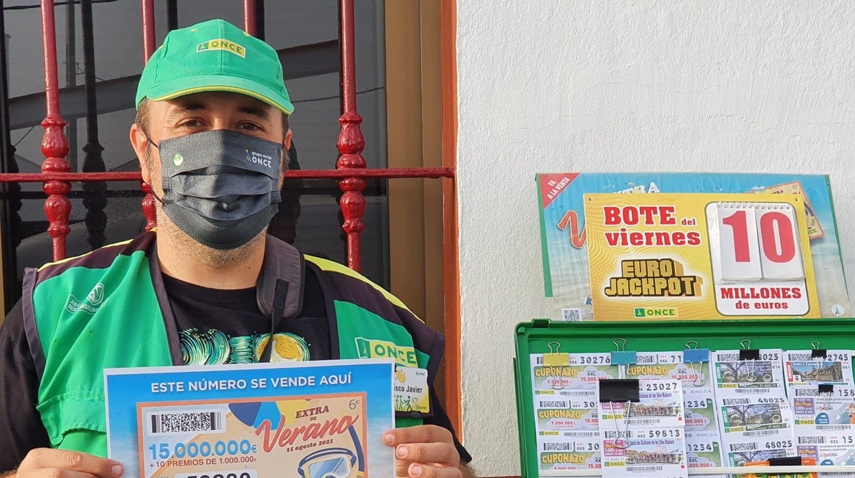 Vendedor de uno de los cupones premiados con el Extra del Verano de la ONCE