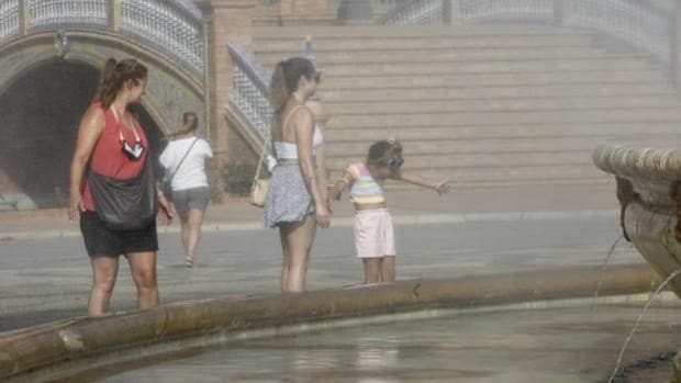 La máxima baja en Sevilla a 42,9 grados pero la ola de calor seguirá hasta el martes
