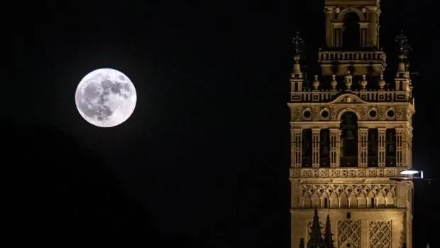 Luna Azul: ¿cómo, cuándo y dónde verla en Sevilla?