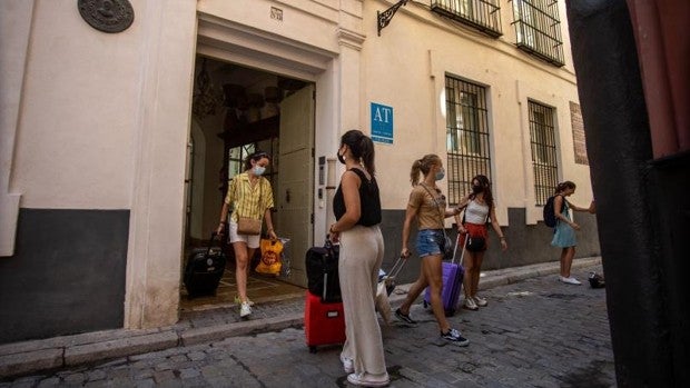 Los hoteles de Sevilla recuperan un 60% de las pernoctaciones de 2019