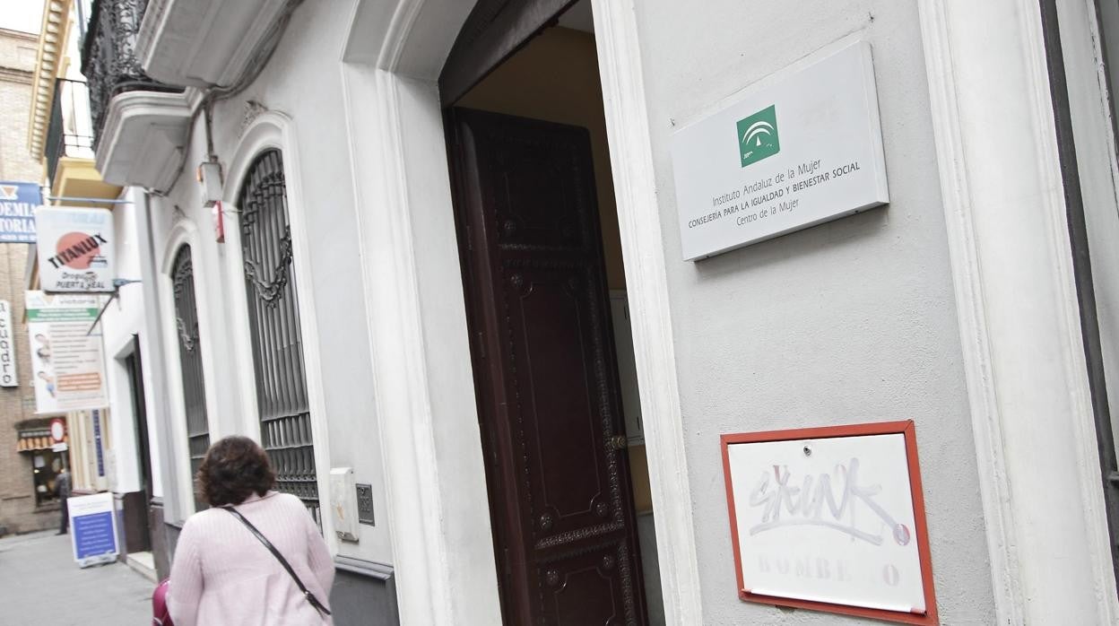 Sede del Instituto Andaluz de la Mujer en la calle Alfonso XII