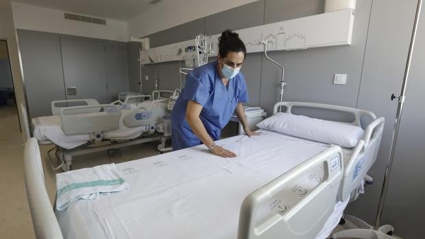 La presión hospitalaria en planta toca techo en Sevilla y disminuye medio centenar de pacientes en cuatro días