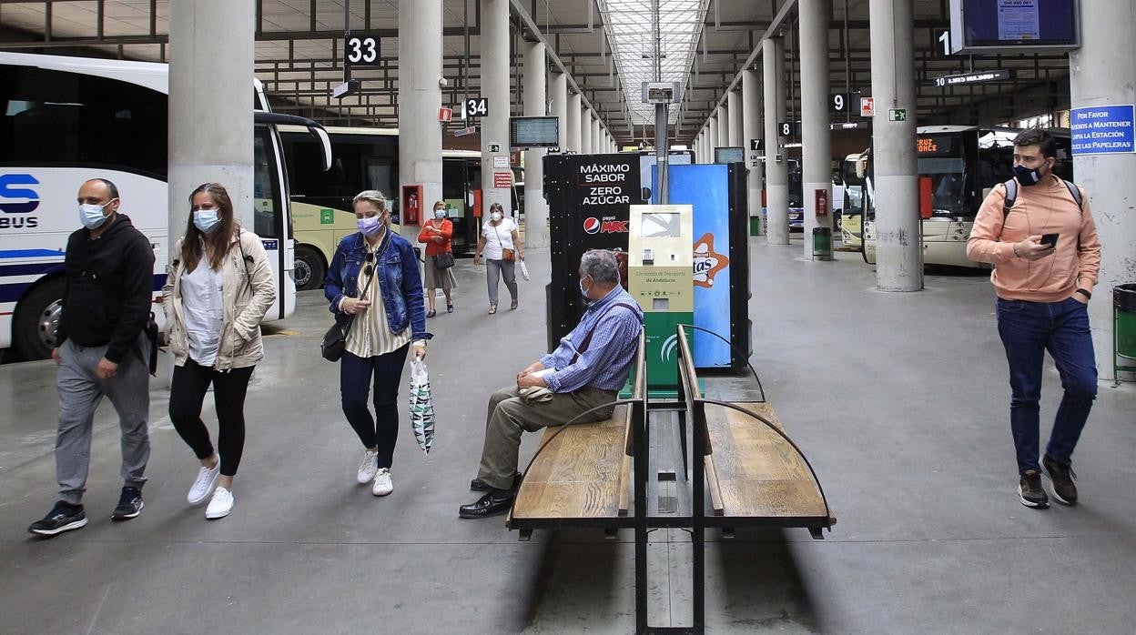 Andenes de la estación de autobuses de Plaza de Armas