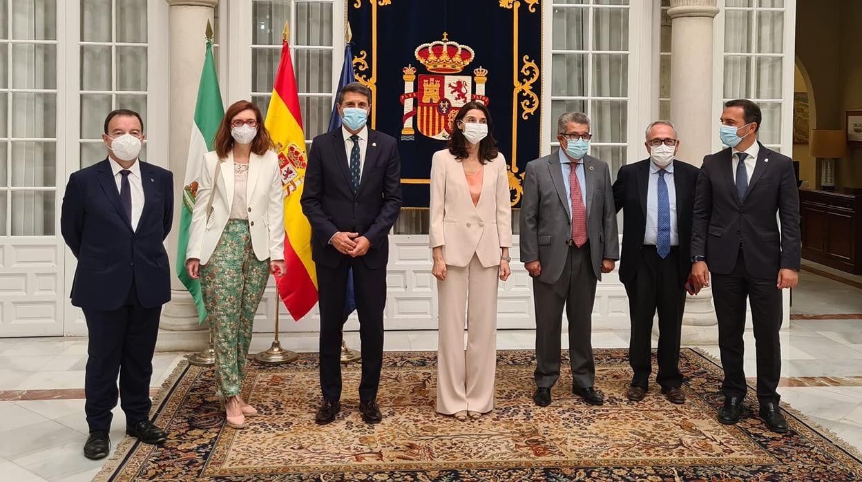 Pilar Llop, junto a las autoridades judiciales de Sevilla, en la Delegación del Gobierno en Andalucía