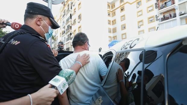 En libertad con cargos el subcontratista detenido por subirse a una grúa en Cisneo Alto