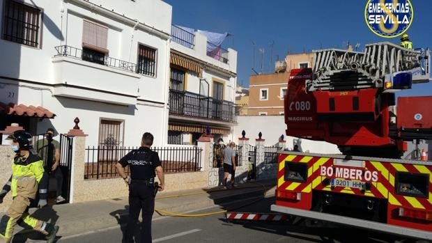 Muere un hombre tras el incendio de su vivienda en el Cerro del Águila, en Sevilla