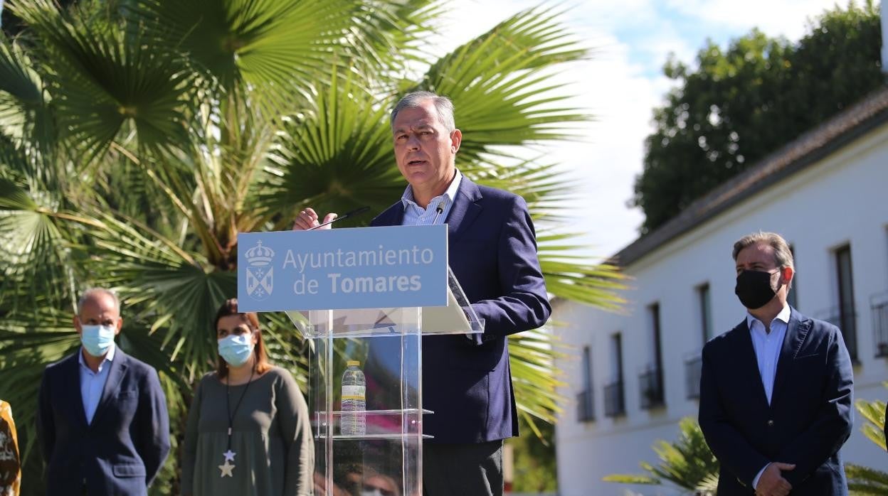 José Luis Sanz durante su despedida del Ayuntamiento de Tomares