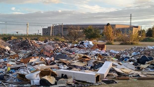 Hallan un cadáver calcinado cerca del Estadio de La Cartuja