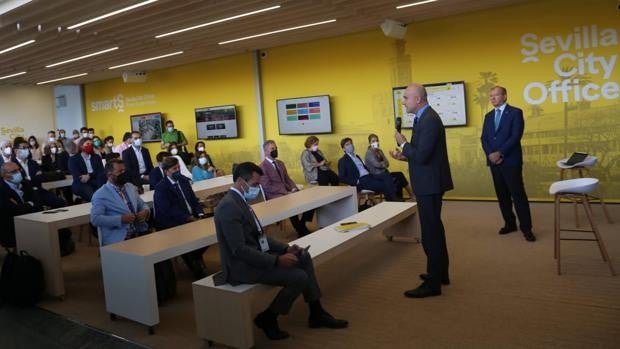El Ayuntamiento de Sevilla estrena su oficina de gestión turística «inteligente» en Fibes