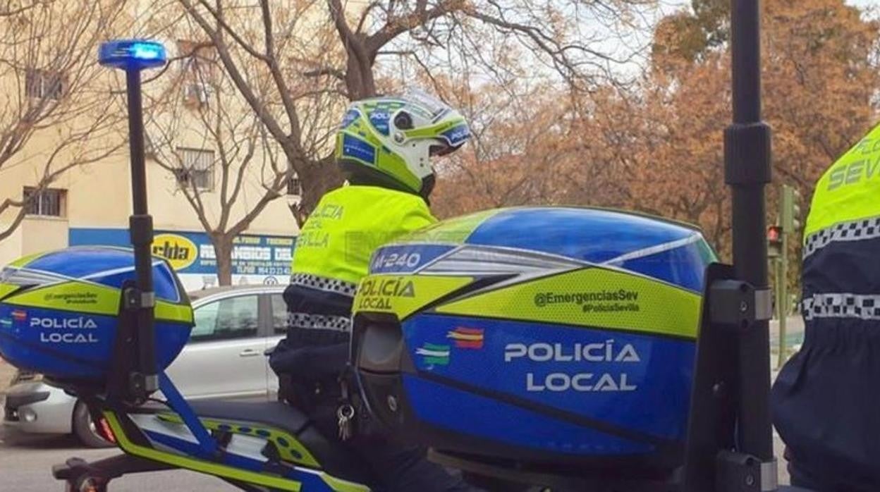 Imagen de archivo de dos motoristas de la Policía Local