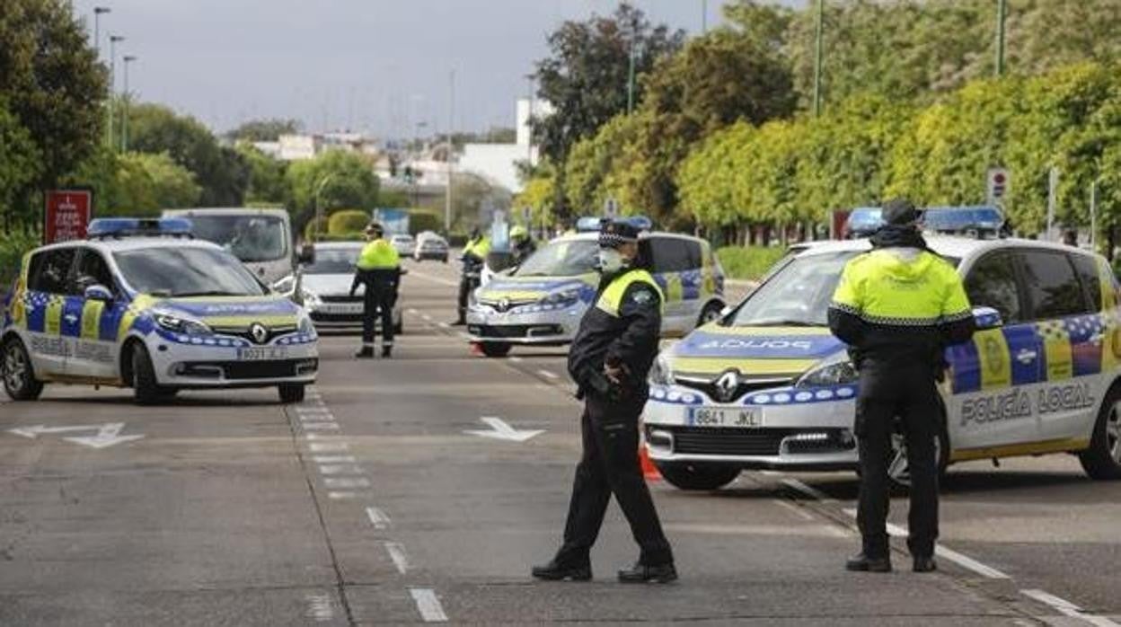 Imagen de archivo de la Policía Local en un dispositivo de seguridad en Sevilla