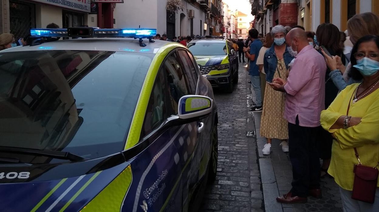 Dispositivo policial en las cercanías de la basílica del Gran Poder