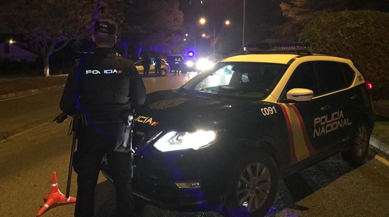 Imagen de archivo de un control policial en Sevilla