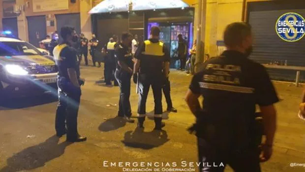Desalojadas más de mil personas del interior de dos discotecas de Sevilla por incumplir las medidas Covid