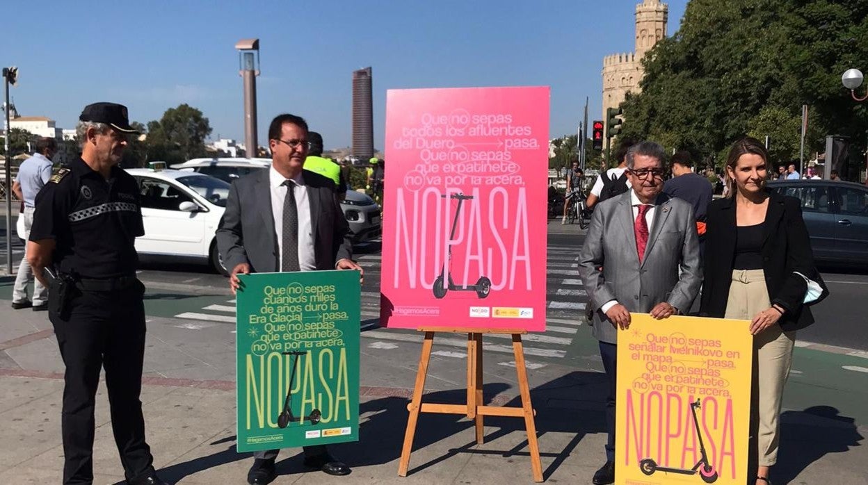 Un policía local, Juan Carlos Cabrera, Carlos Toscano y Ana Luz Jiménez