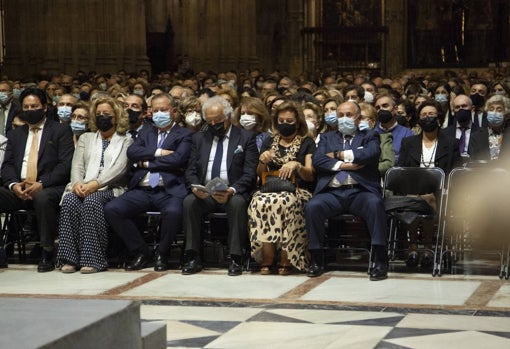 Un aspecto de la asamblea de fieles en la eucaristía de acción de gracias por Madre Trinidad