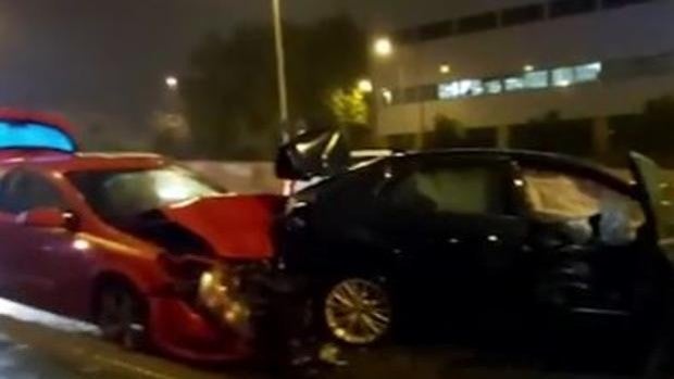 Dos heridos tras chocar un conductor que triplicaba la tasa de alcohol contra varios turismos en Kansas City