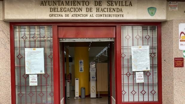 Sevilla perpetúa el «vuelva usted mañana» en la atención al público