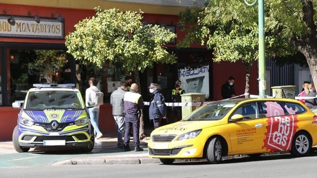 Un hombre muere de un paro cardiaco en Sevilla tras desplomarse en la Ronda de Capuchinos