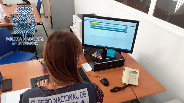 Detienen en Sevilla a dos personas por intercambiar sus identidades en el examen teórico de conducir