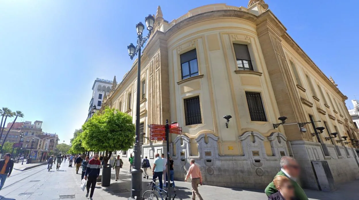 Edificio de Correos en el número 32 de la avenida de la Constitución de Sevilla
