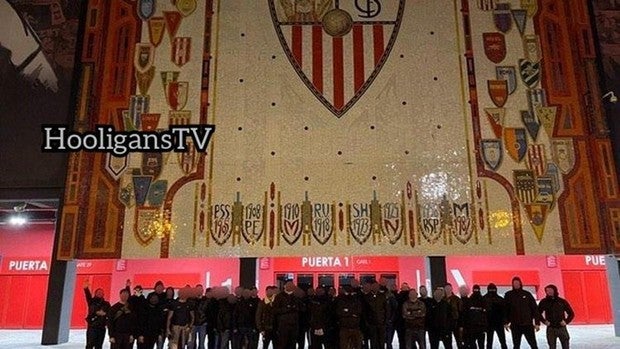 Una treintena de ultras polacos, expulsados de Sevilla al buscar enfrentarse a los Biris aprovechando el Betis-Ferencvàros