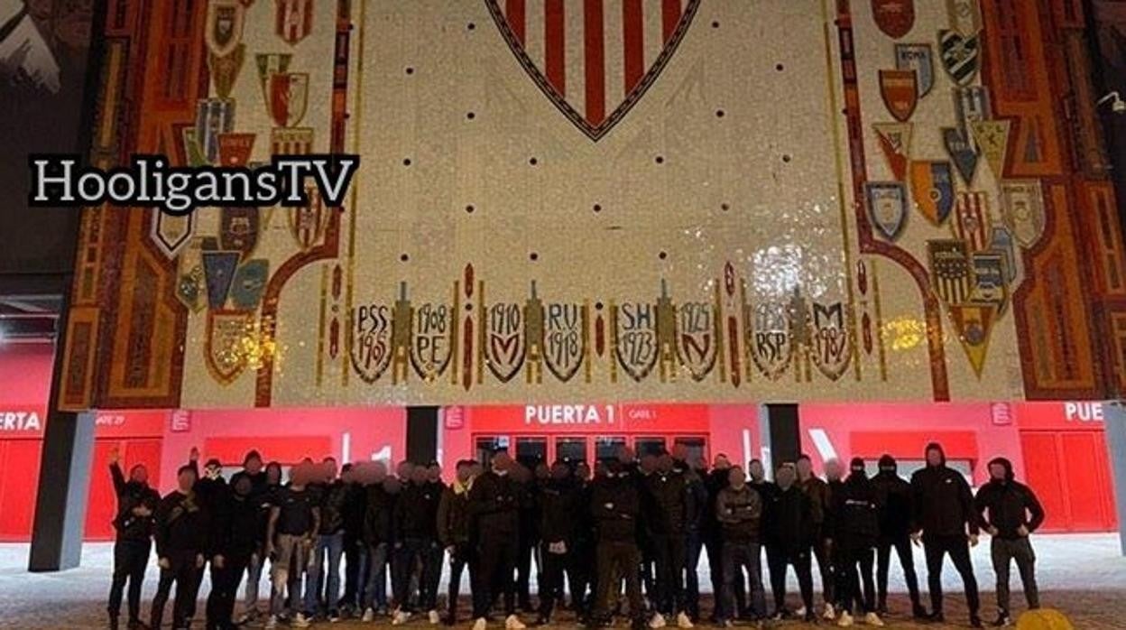 La Policía Nacional ha intervenido contra una treintena de ultras polacos