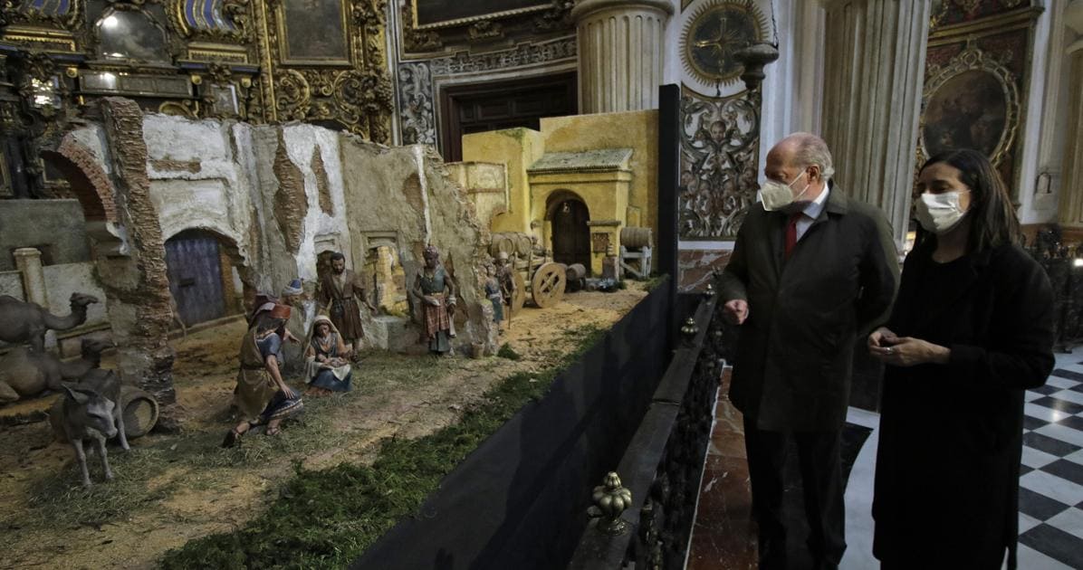 El presidente de la Diputación de Sevilla, Fernando Rodríguez Villalobos, inauguró el pasado miércoles el belén hebreo de la iglesia de San Luis de los Franceses
