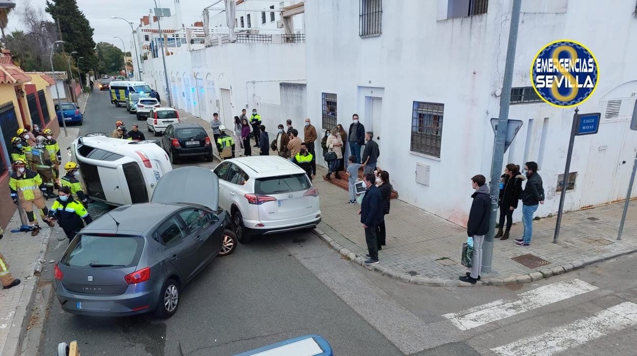 Vehículos accidentados en la calle Rodrigo de Escobedo