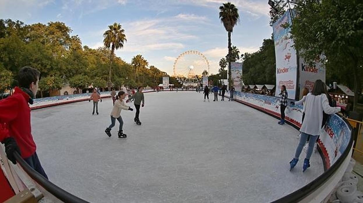 Visita institucional a la pista de hielo del Prado de San Sebastián