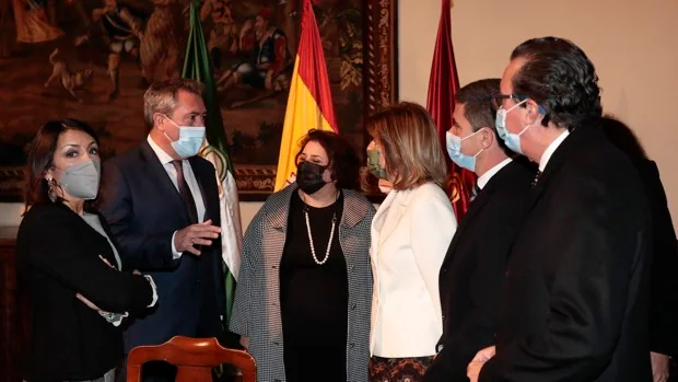La Mesa del Parlamento andaluz aprueba en el Alcázar una declaración de apoyo a la provincia de Sevilla
