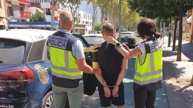 Condenado por ofrecerle 50 euros a una niña en la puerta de un colegio de Sevilla a cambio de sexo