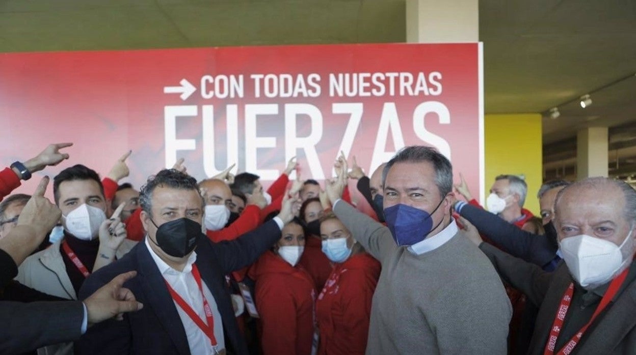 Javier Fernández y Juan Espadas en el congreso provincial del PSOE de Sevilla