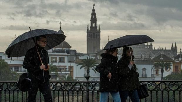 El tiempo en Sevilla: la Navidad llega muy pasada por agua y con tormentas