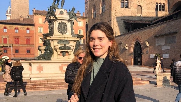 Los «almendros» que vuelven a Sevilla por Navidad extrañan el sol, la comida y la familia