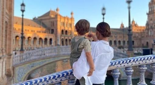 Eva González, con su hijo Cayetano a la Plaza de España el pasado septiembre