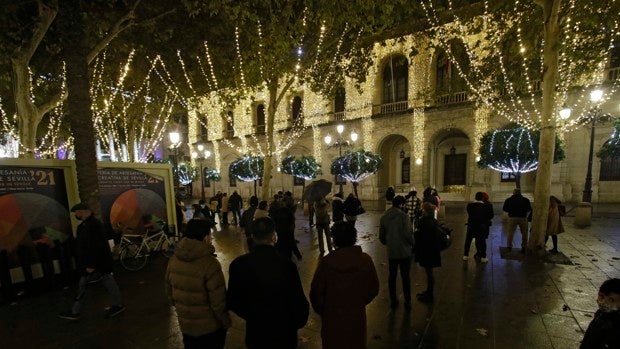 Dispositivo policial para un fin de año en Sevilla sin cotillones pero con fiestas y botellón