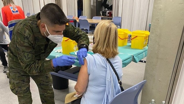 Los militares comienzan a vacunar contra el Covid-19 en Sevilla