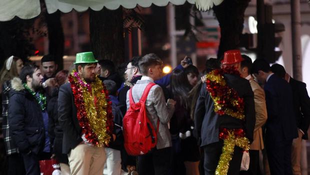 El Covid reduce al mínimo los cotillones y las fiestas de fin de año en Sevilla