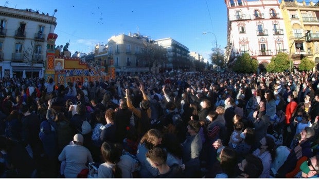 Los Reyes Magos traen a Sevilla una bajada del número de hospitalizados pese al repunte de contagios